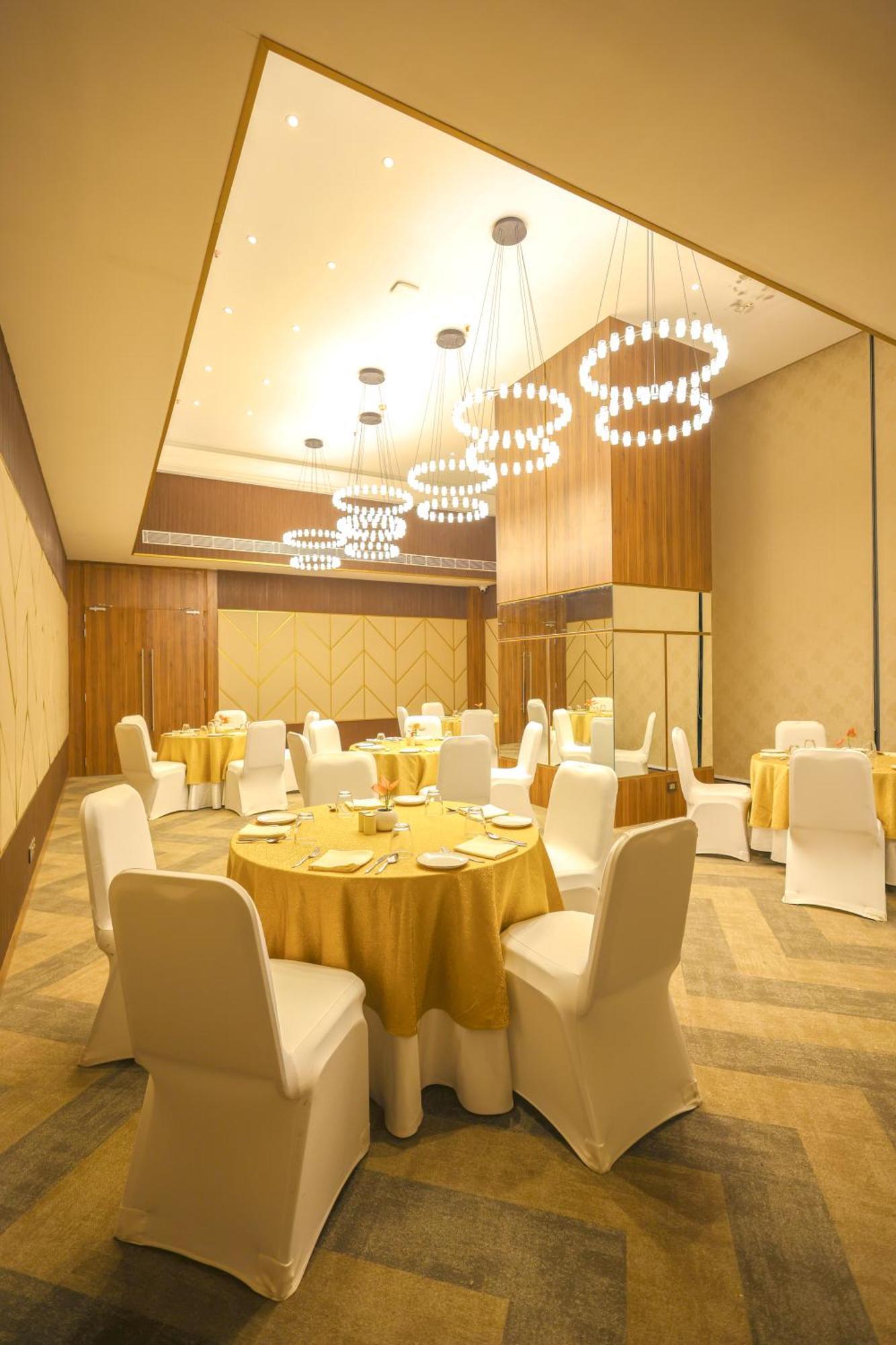 Rhythm Gurugram Hotel & Suites, Sohna Road Gurgaon Ngoại thất bức ảnh