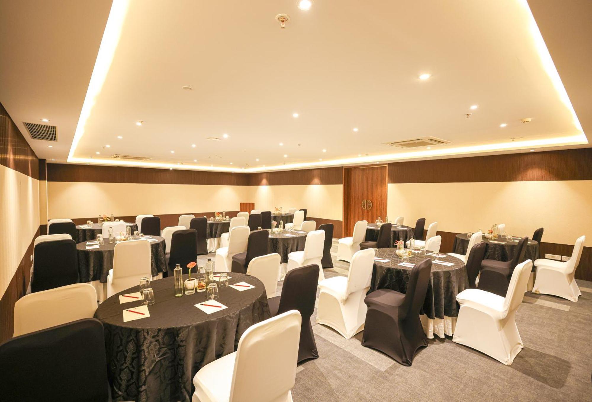 Rhythm Gurugram Hotel & Suites, Sohna Road Gurgaon Ngoại thất bức ảnh