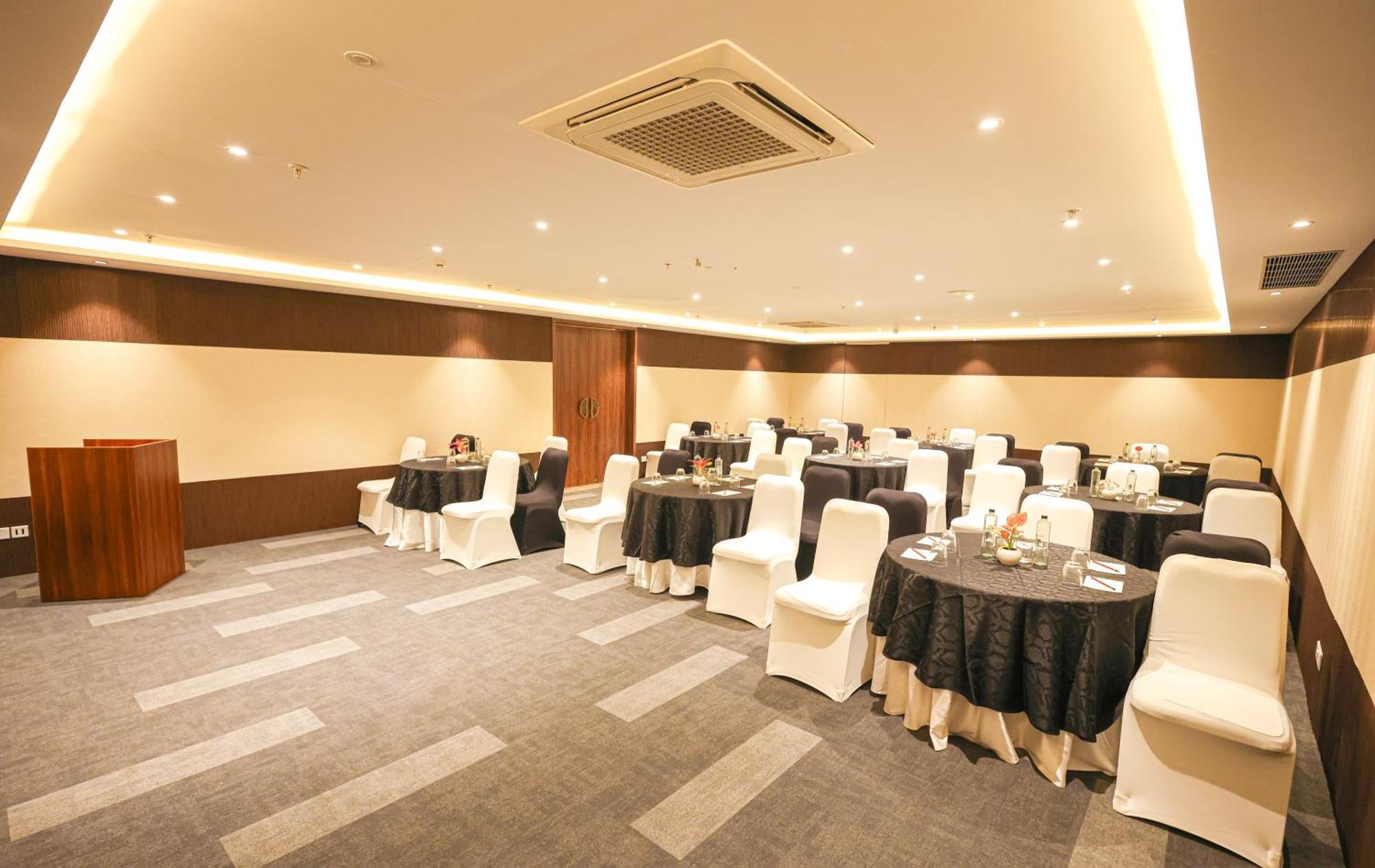 Rhythm Gurugram Hotel & Suites, Sohna Road Gurgaon Ngoại thất bức ảnh