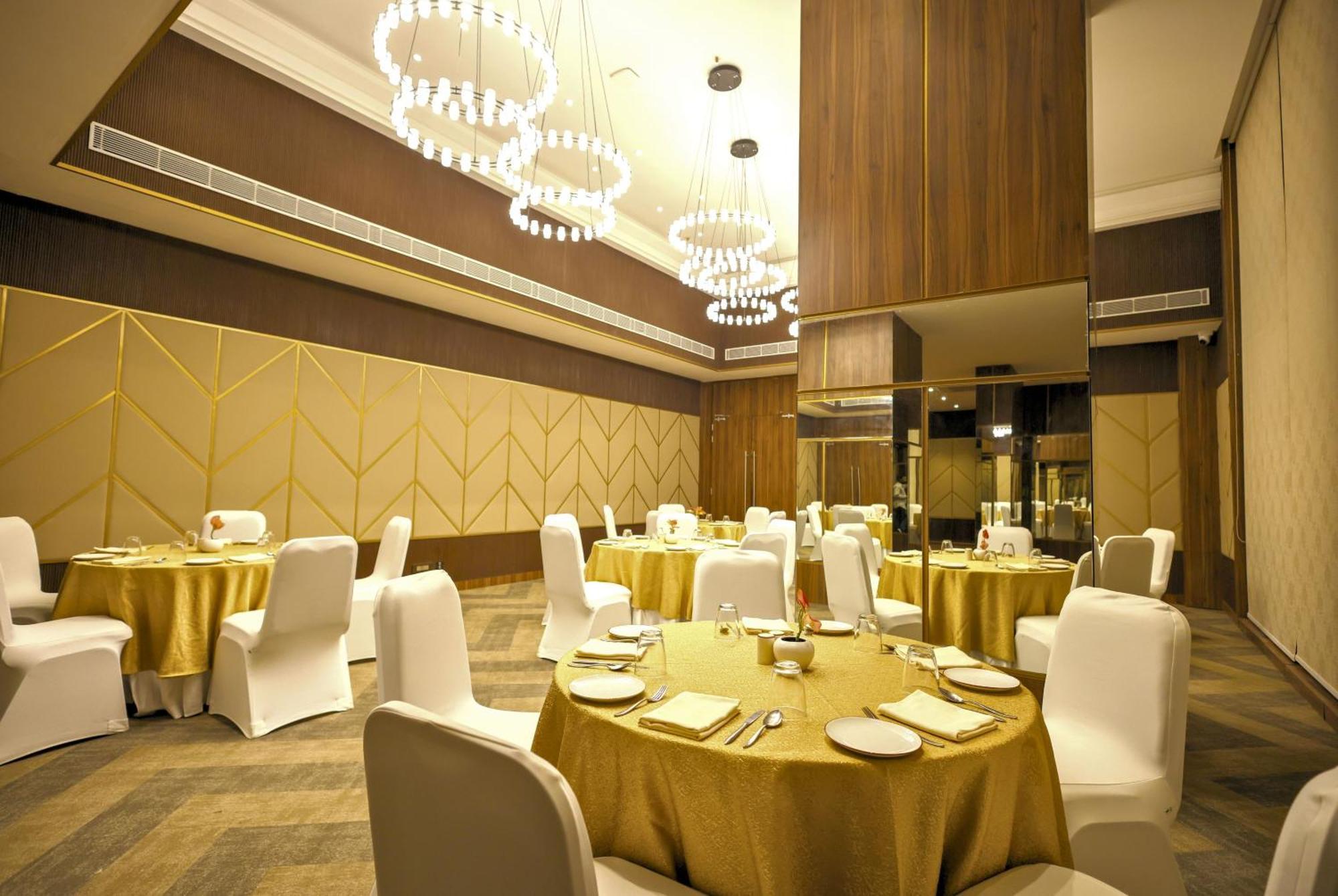 Rhythm Gurugram Hotel & Suites, Sohna Road Gurgaon Ngoại thất bức ảnh