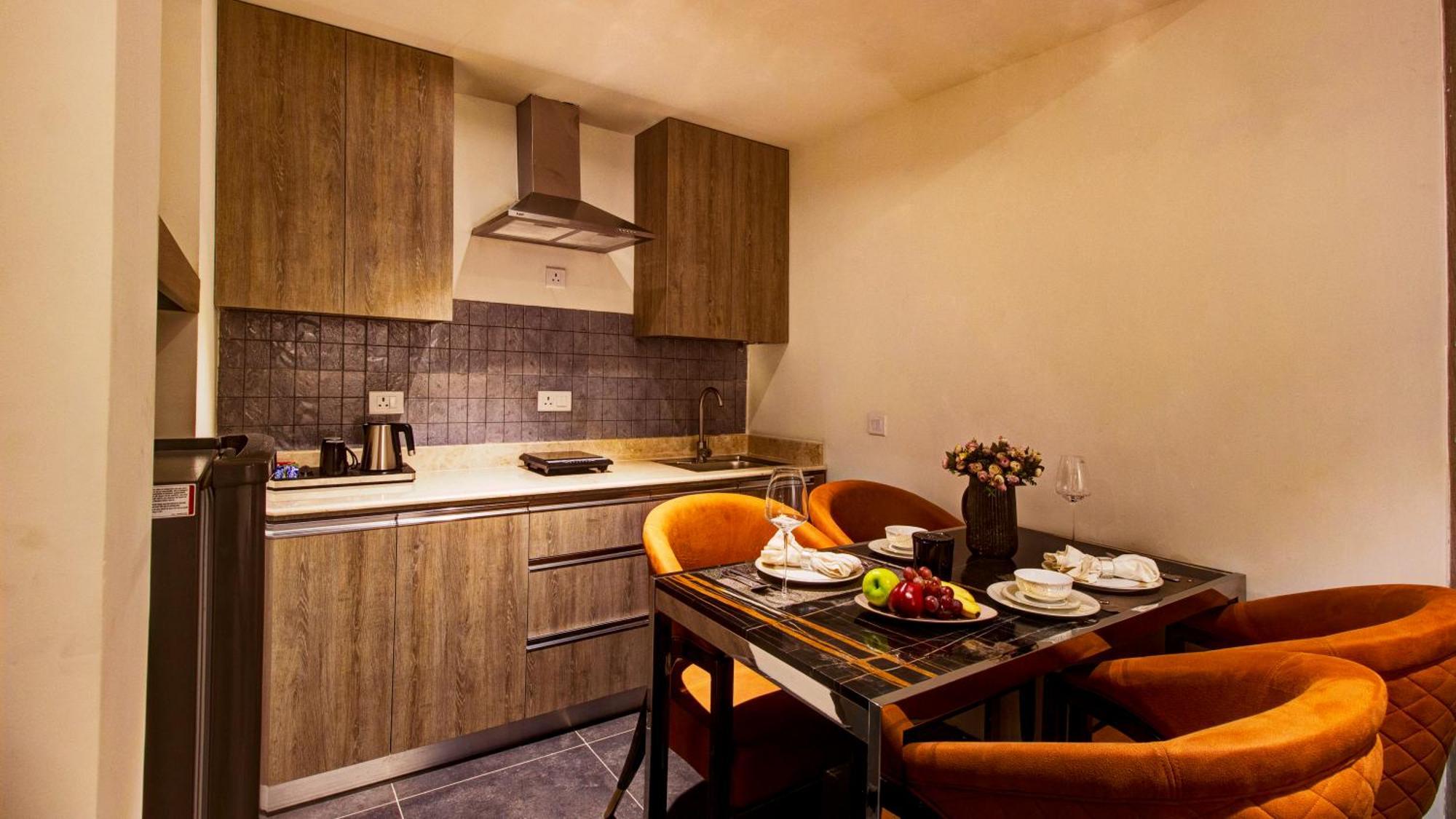 Rhythm Gurugram Hotel & Suites, Sohna Road Gurgaon Ngoại thất bức ảnh