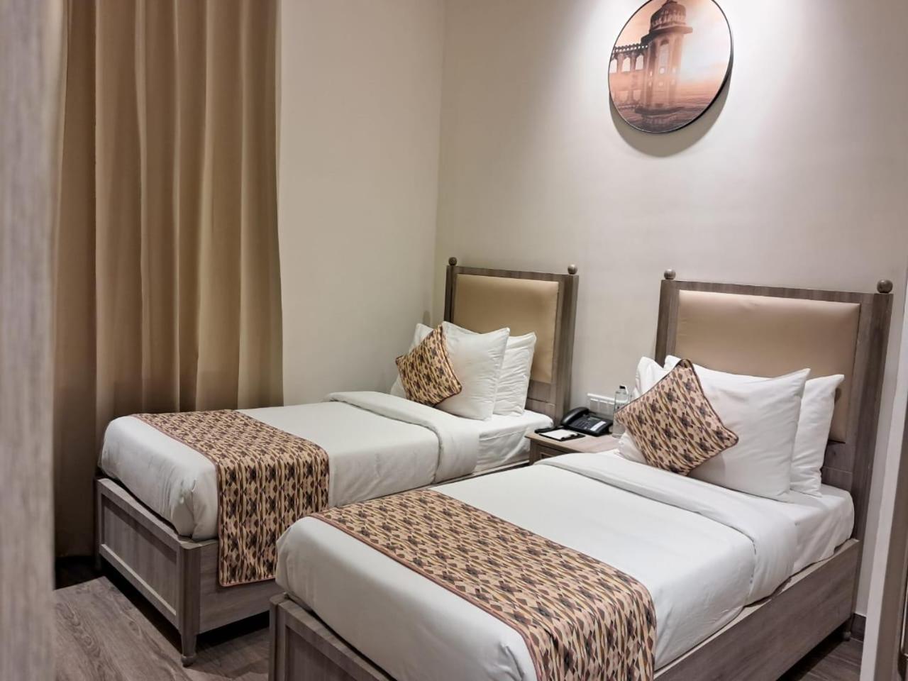 Rhythm Gurugram Hotel & Suites, Sohna Road Gurgaon Ngoại thất bức ảnh
